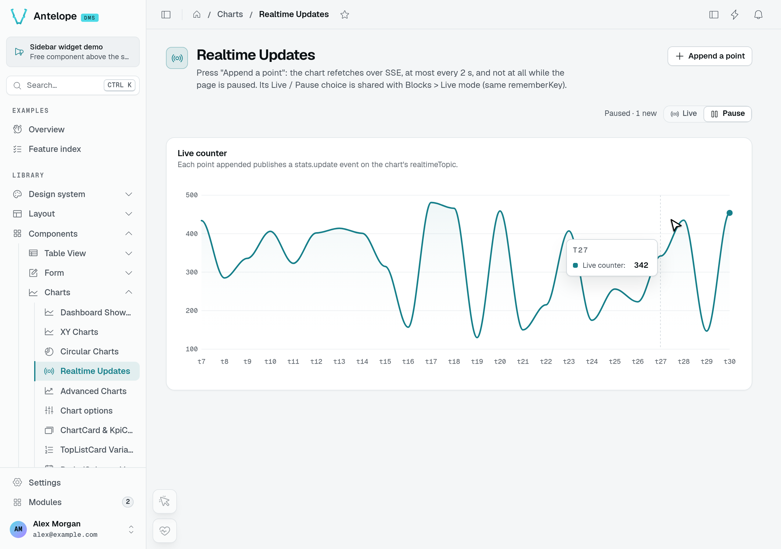 Pause retains the chart ending at t30 and displays one pending update